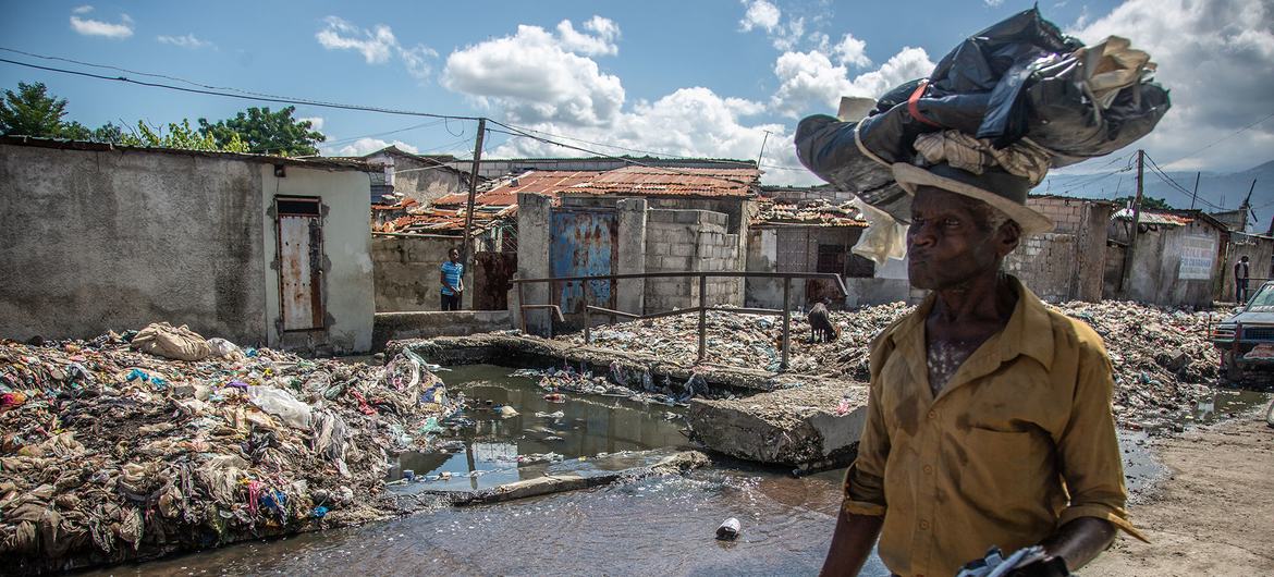 Guerre des gangs en Haïti : plus de 530 morts et 160.000 personnes déplacées